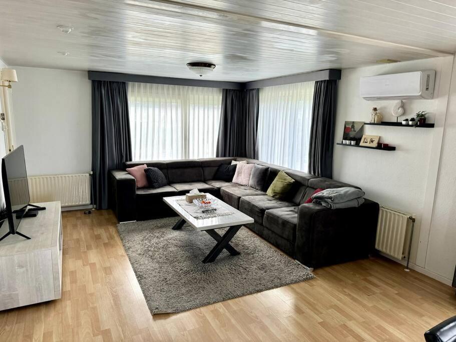 Luxe Chalet In Prachtig Natuurgebied Lith Buitenkant foto
