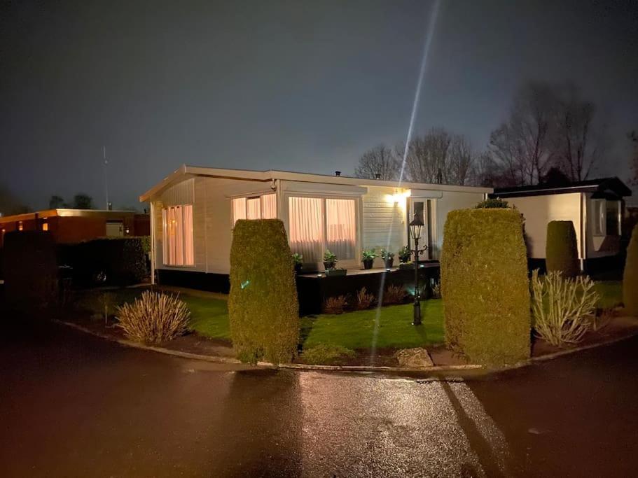Luxe Chalet In Prachtig Natuurgebied Lith Buitenkant foto